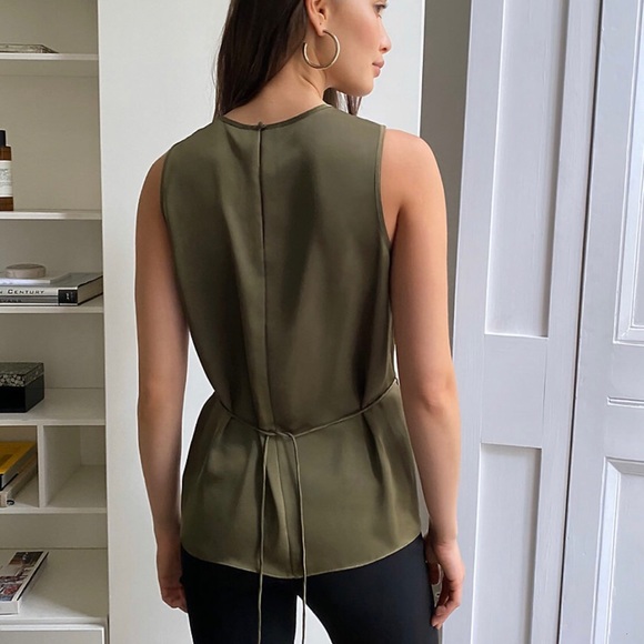 Aritzia Babaton Floreia Blouse - Picture 2 of 10